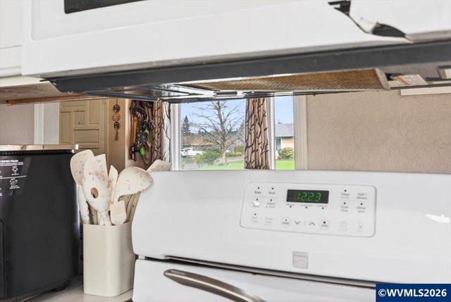 990 Hazel St, Aumsville, OR 97325