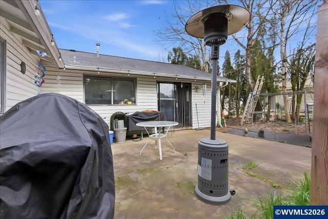 990 Hazel St, Aumsville, OR 97325