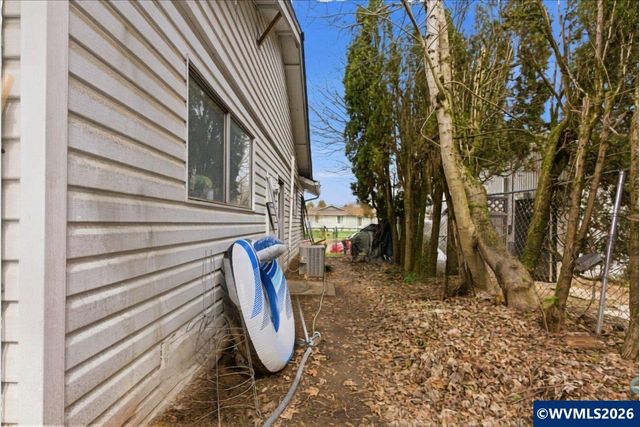 990 Hazel St, Aumsville, OR 97325