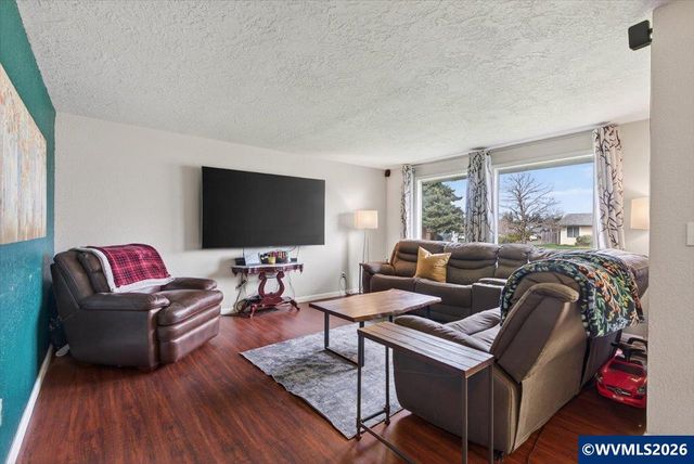 990 Hazel St, Aumsville, OR 97325