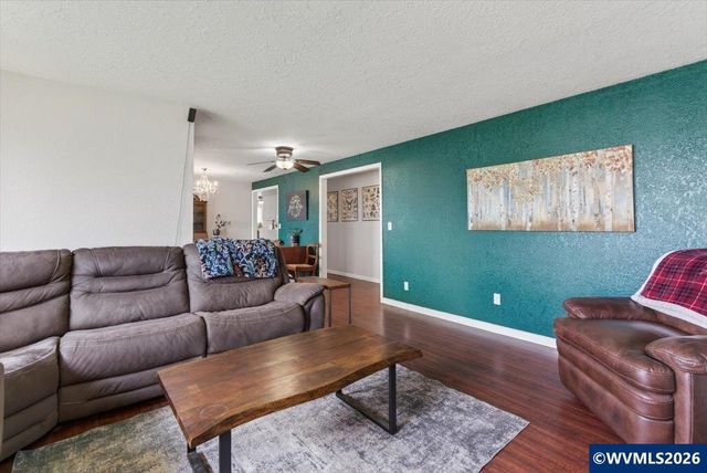 990 Hazel St, Aumsville, OR 97325