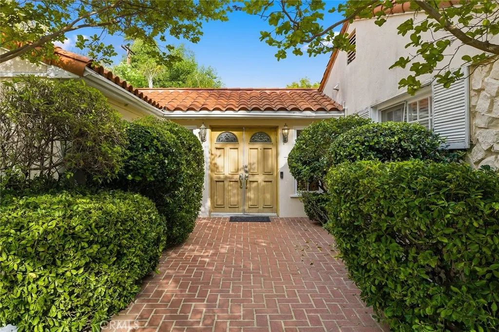 5220 Collier Place, Woodland Hills, CA 91364