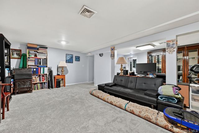 426 Genesee Court, Suffern, NY 10901