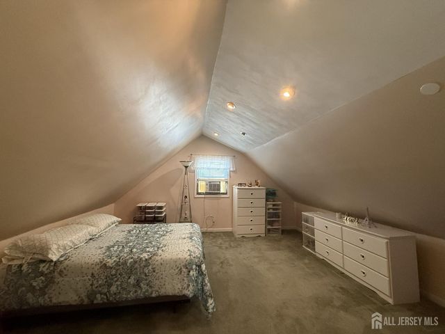 39 Stratford Road, East Brunswick, NJ 08816