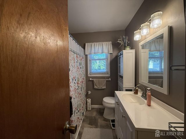 39 Stratford Road, East Brunswick, NJ 08816
