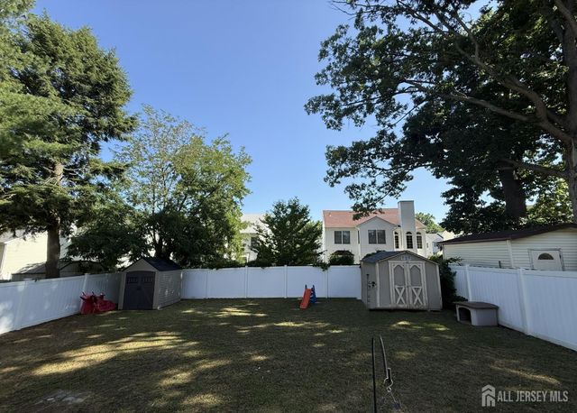39 Stratford Road, East Brunswick, NJ 08816