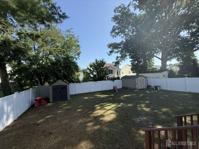 39 Stratford Road, East Brunswick, NJ 08816