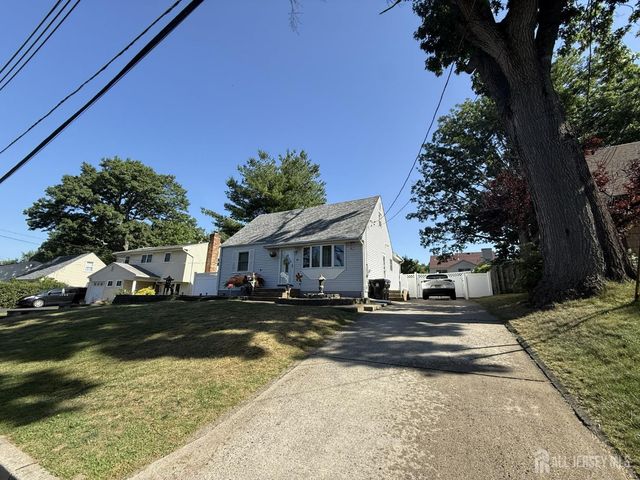 39 Stratford Road, East Brunswick, NJ 08816