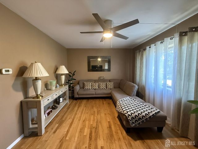 39 Stratford Road, East Brunswick, NJ 08816