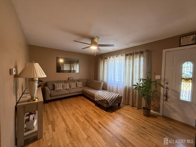 39 Stratford Road, East Brunswick, NJ 08816