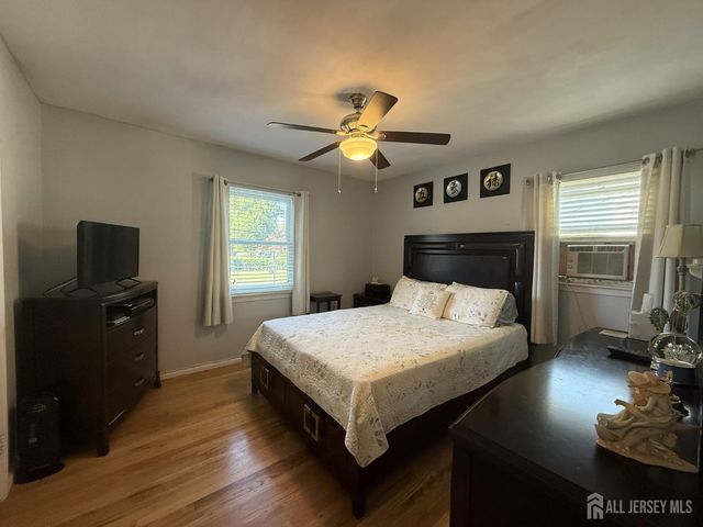 39 Stratford Road, East Brunswick, NJ 08816