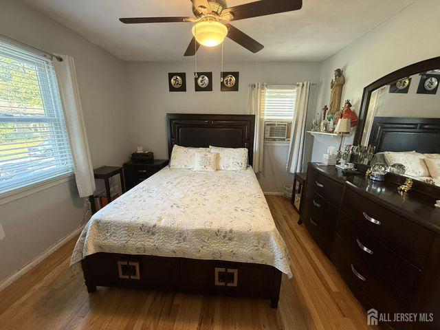 39 Stratford Road, East Brunswick, NJ 08816