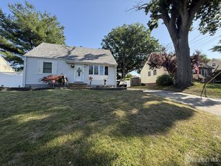39 Stratford Road, East Brunswick, NJ 08816