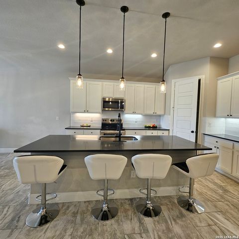 137 W Medium Meadow, Lytle, TX 78052
