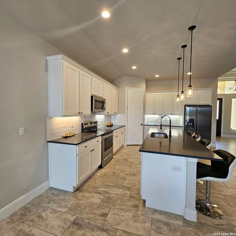 137 W Medium Meadow, Lytle, TX 78052