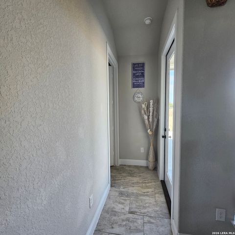 137 W Medium Meadow, Lytle, TX 78052