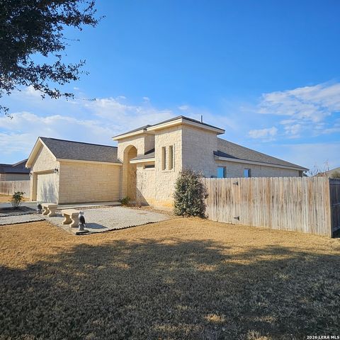 137 W Medium Meadow, Lytle, TX 78052