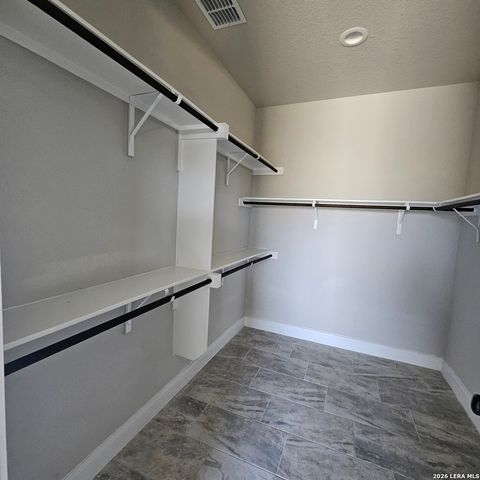 137 W Medium Meadow, Lytle, TX 78052