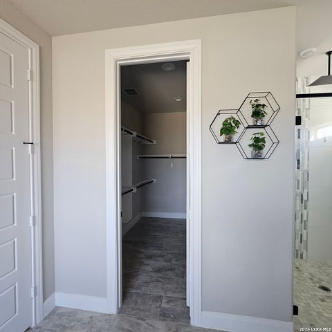 137 W Medium Meadow, Lytle, TX 78052