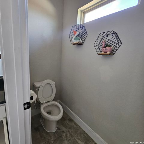 137 W Medium Meadow, Lytle, TX 78052
