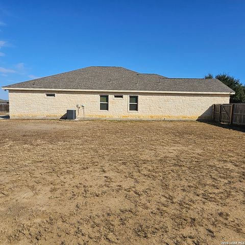 137 W Medium Meadow, Lytle, TX 78052