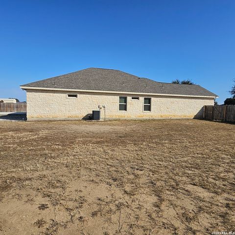137 W Medium Meadow, Lytle, TX 78052