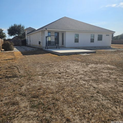 137 W Medium Meadow, Lytle, TX 78052