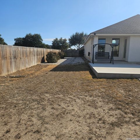 137 W Medium Meadow, Lytle, TX 78052