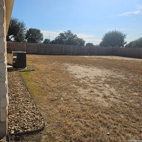137 W Medium Meadow, Lytle, TX 78052