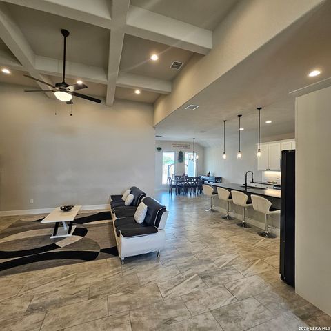 137 W Medium Meadow, Lytle, TX 78052