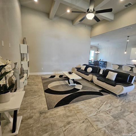 137 W Medium Meadow, Lytle, TX 78052