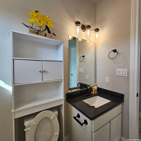 137 W Medium Meadow, Lytle, TX 78052