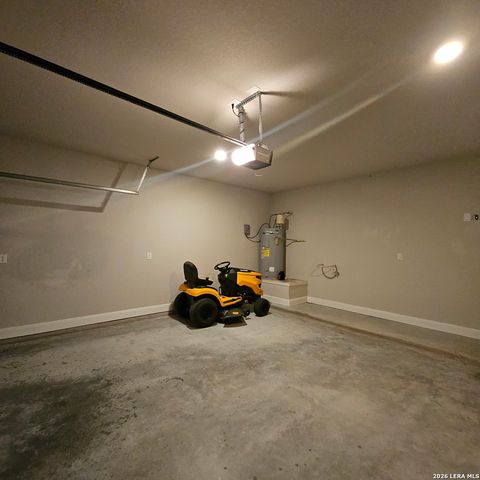 137 W Medium Meadow, Lytle, TX 78052