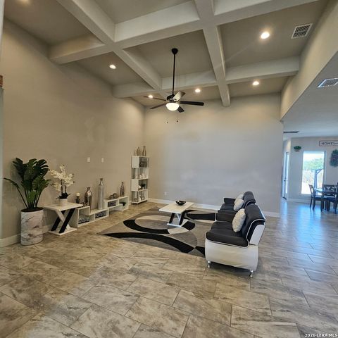 137 W Medium Meadow, Lytle, TX 78052