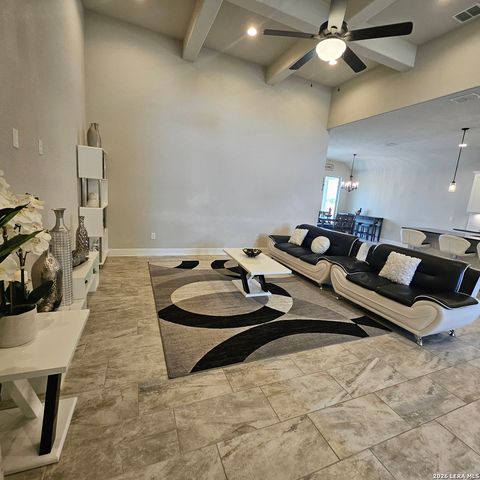 137 W Medium Meadow, Lytle, TX 78052
