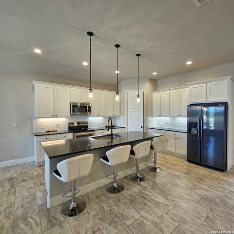 137 W Medium Meadow, Lytle, TX 78052