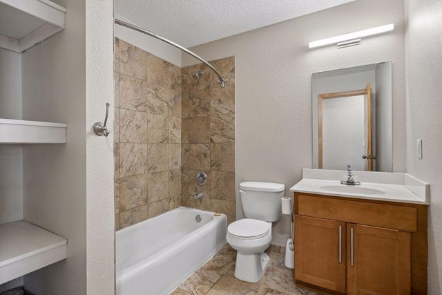 2532 1st Avenue S 208, Minneapolis, MN 55404