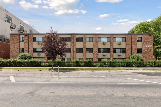 2532 1st Avenue S 208, Minneapolis, MN 55404