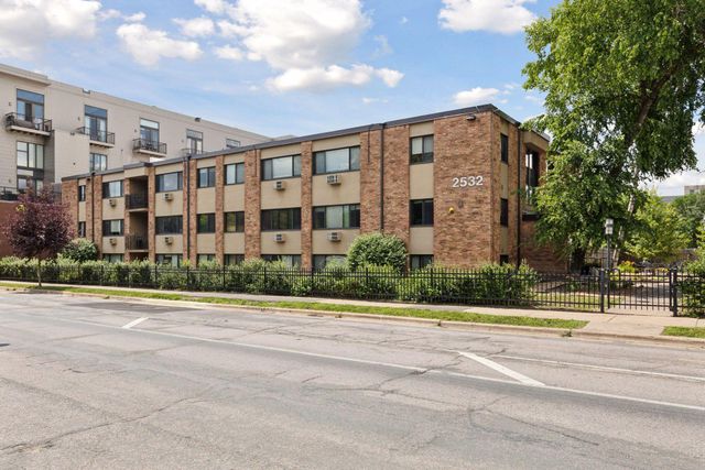 2532 1st Avenue S 208, Minneapolis, MN 55404