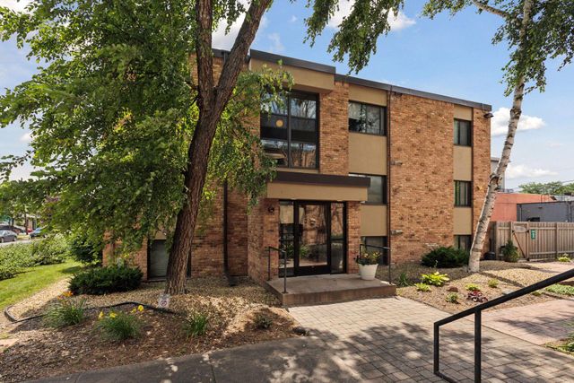 2532 1st Avenue S 208, Minneapolis, MN 55404