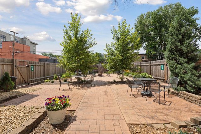 2532 1st Avenue S 208, Minneapolis, MN 55404