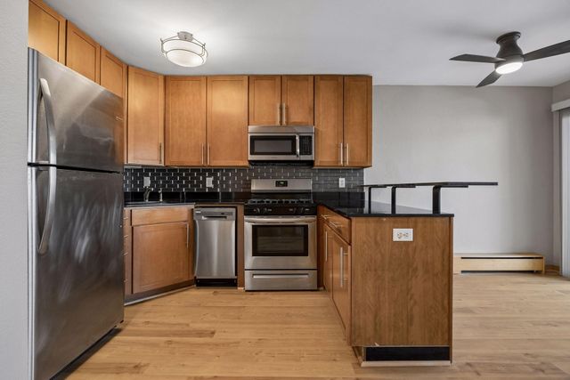 2532 1st Avenue S 208, Minneapolis, MN 55404
