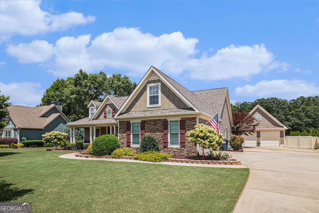 16 Water Oak Dr, Sharpsburg, GA 30277
