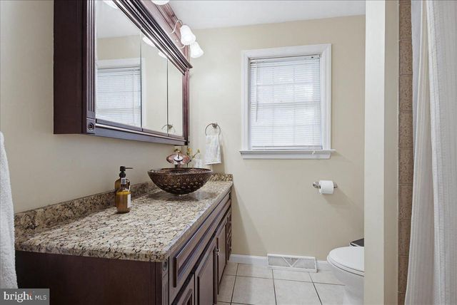 175 N LINDEN ST, Manheim, PA 17545
