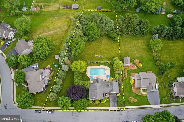 175 N LINDEN ST, Manheim, PA 17545