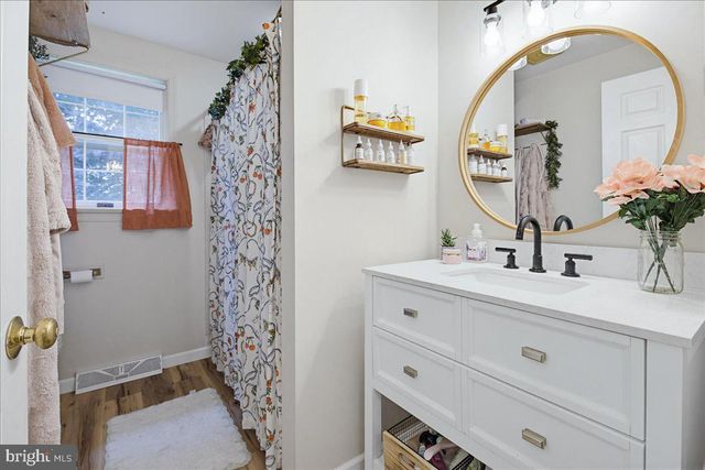 175 N LINDEN ST, Manheim, PA 17545