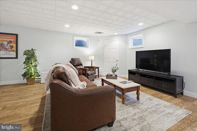 175 N LINDEN ST, Manheim, PA 17545