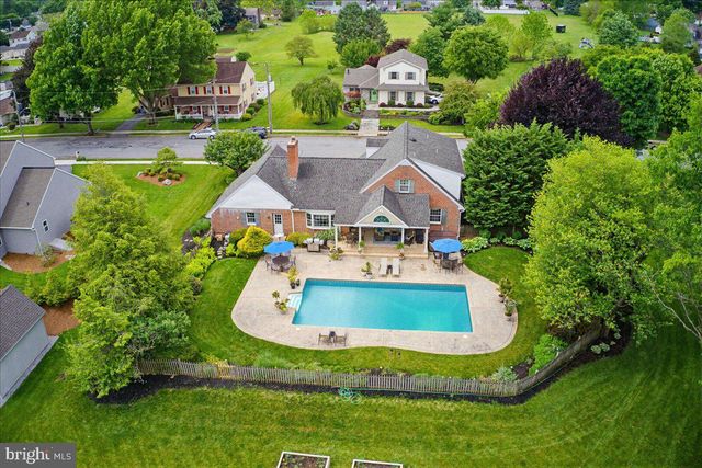 175 N LINDEN ST, Manheim, PA 17545