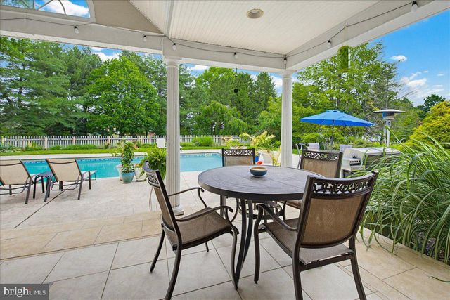 175 N LINDEN ST, Manheim, PA 17545