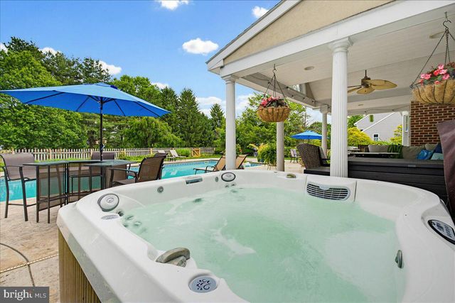 175 N LINDEN ST, Manheim, PA 17545